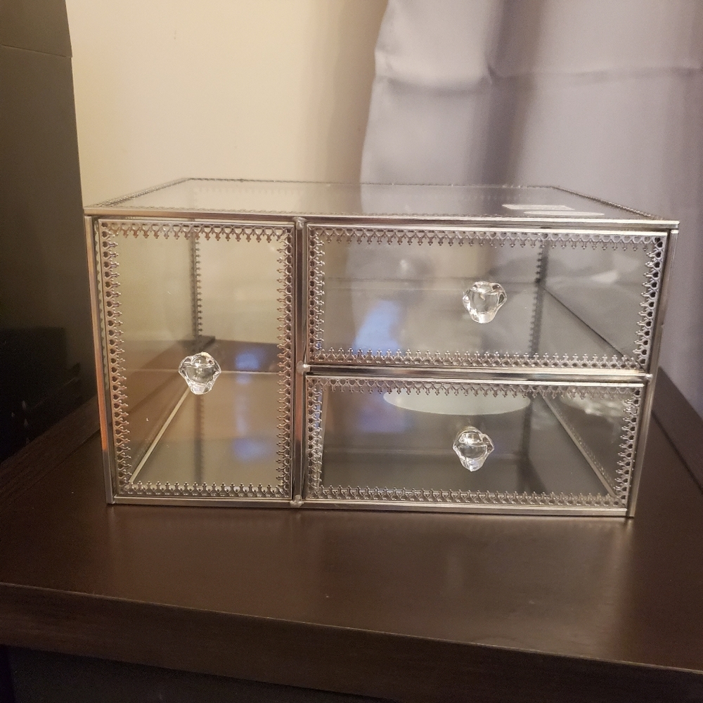 Glass make-up organizer